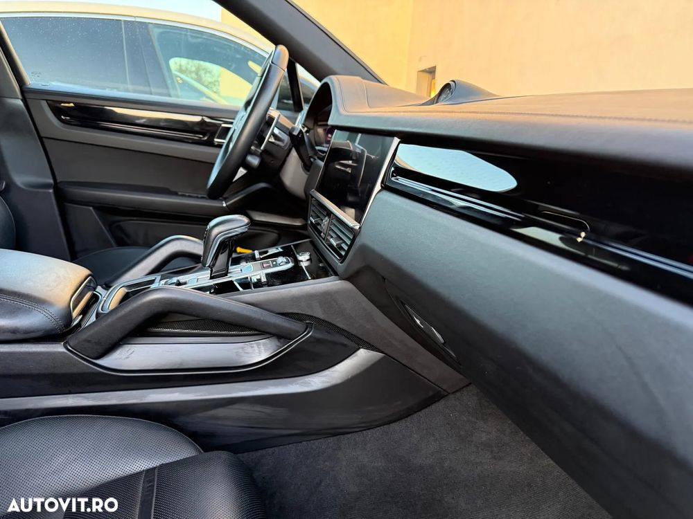 Porsche Cayenne Standard - 16