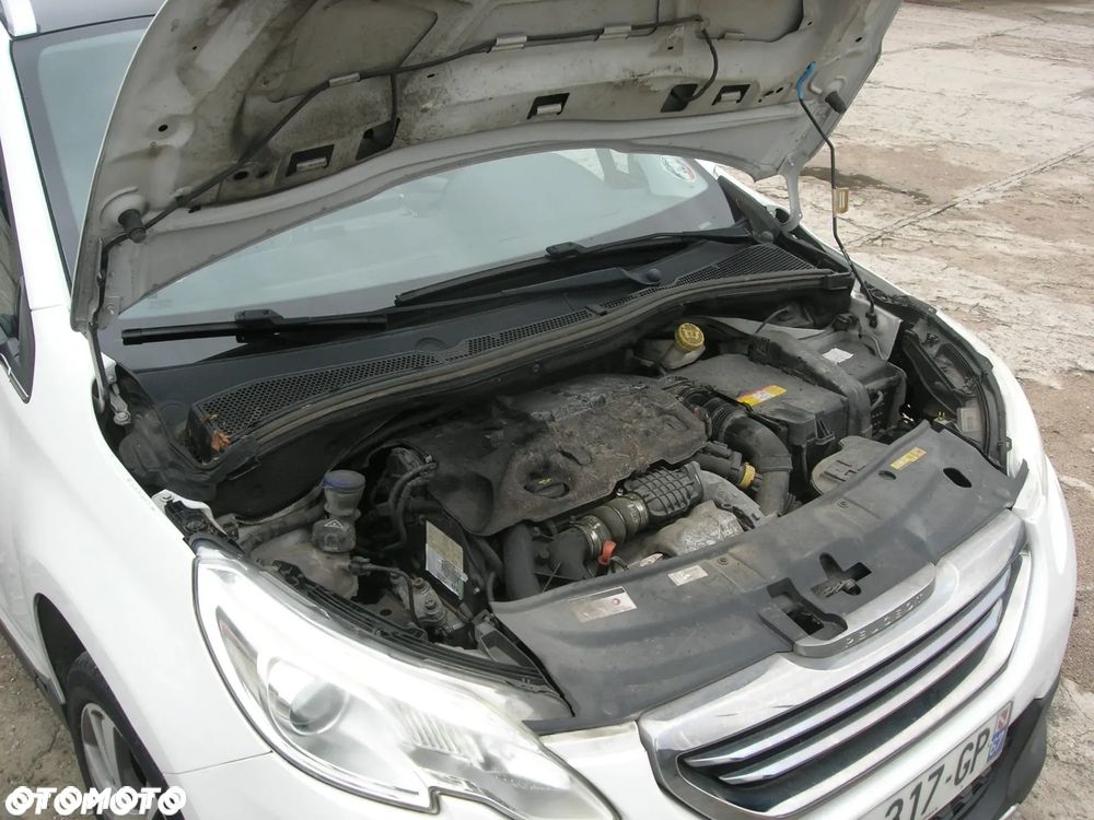Peugeot 2008 1.6 e-HDi Allure S&S - 11