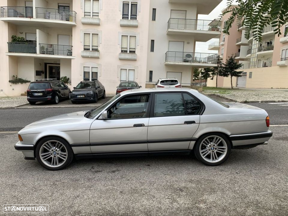 BMW 730 i V8 - 2