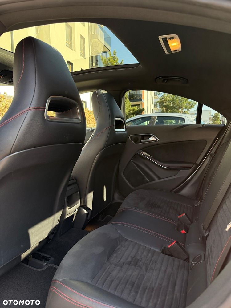 Mercedes-Benz CLA 220 4-Matic AMG Line - 8