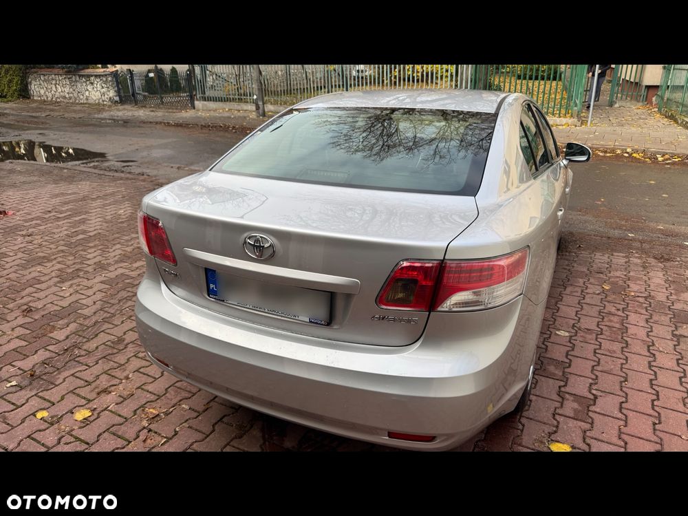 Toyota Avensis 1.8 Luna - 11