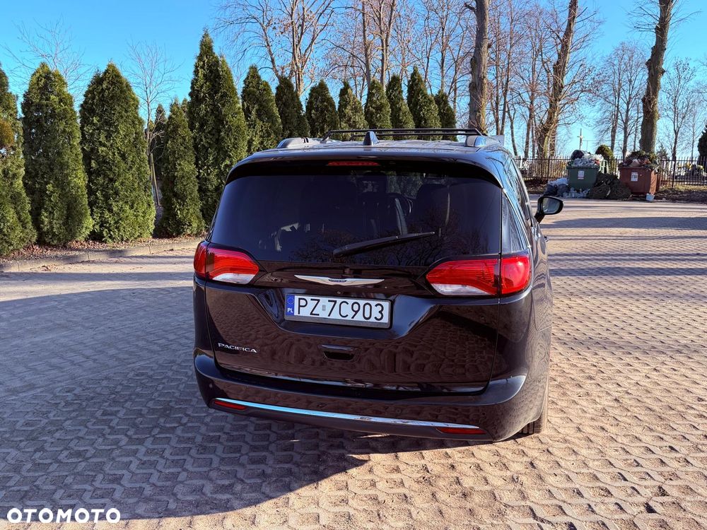 Chrysler Pacifica - 5