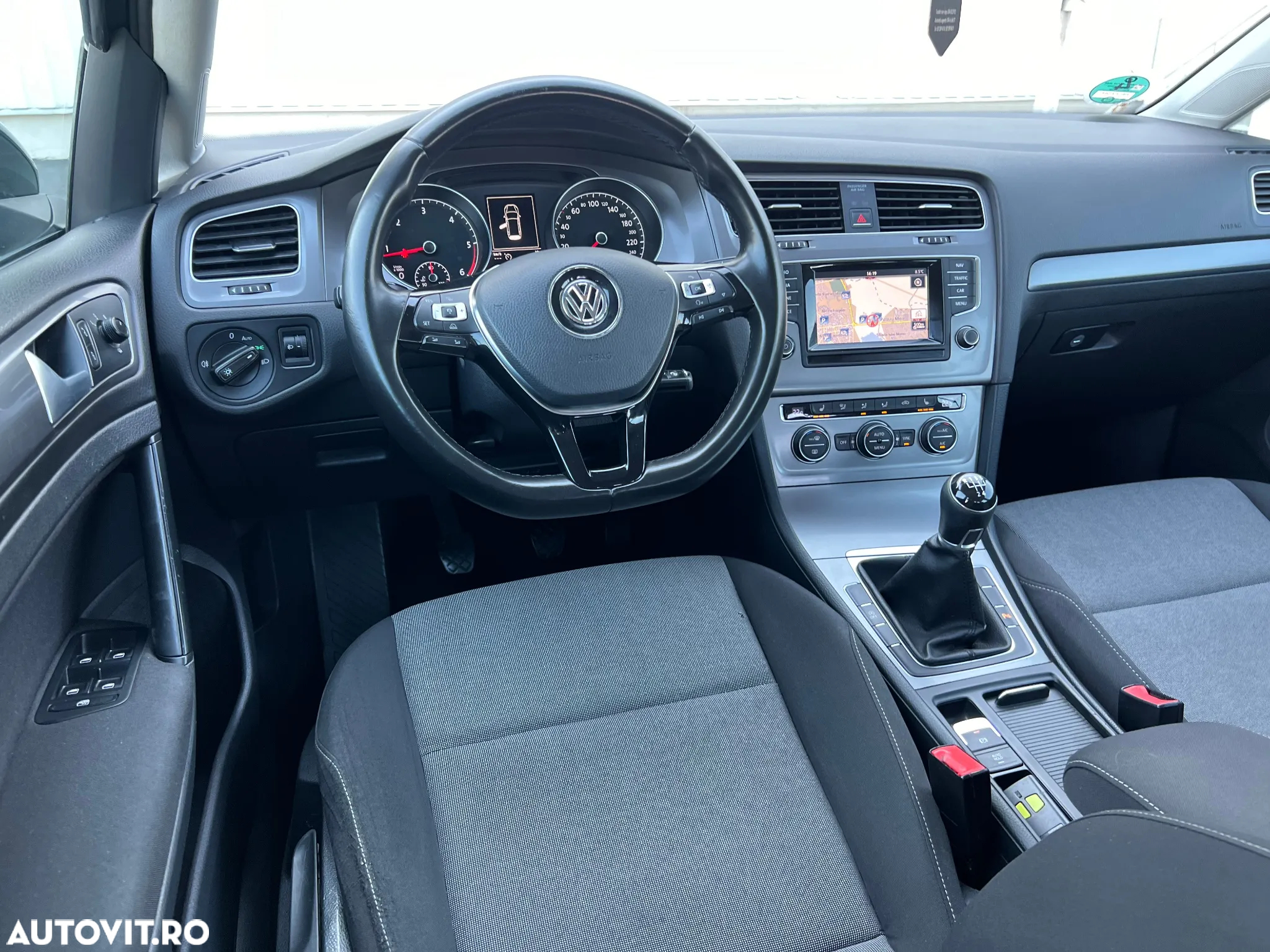 Volkswagen Golf 1.6 TDI BlueMotion Trendline - 33