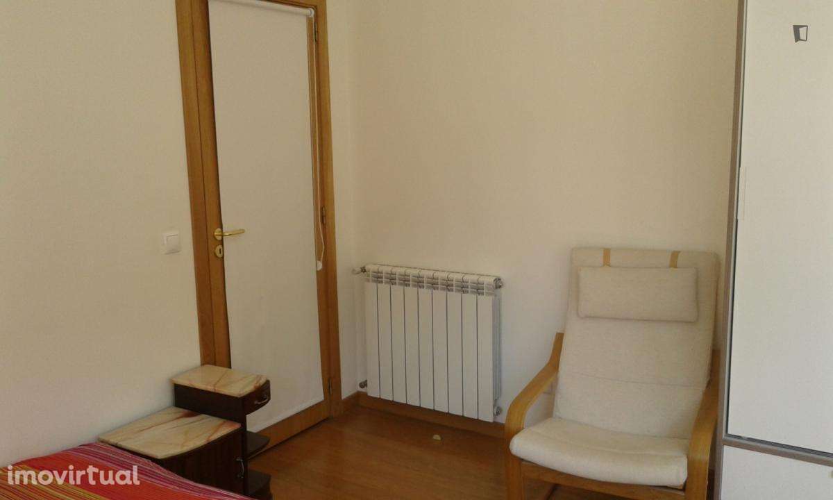 Quarto - localizado em Alameda Lisbon - Grande imagem: 2/13