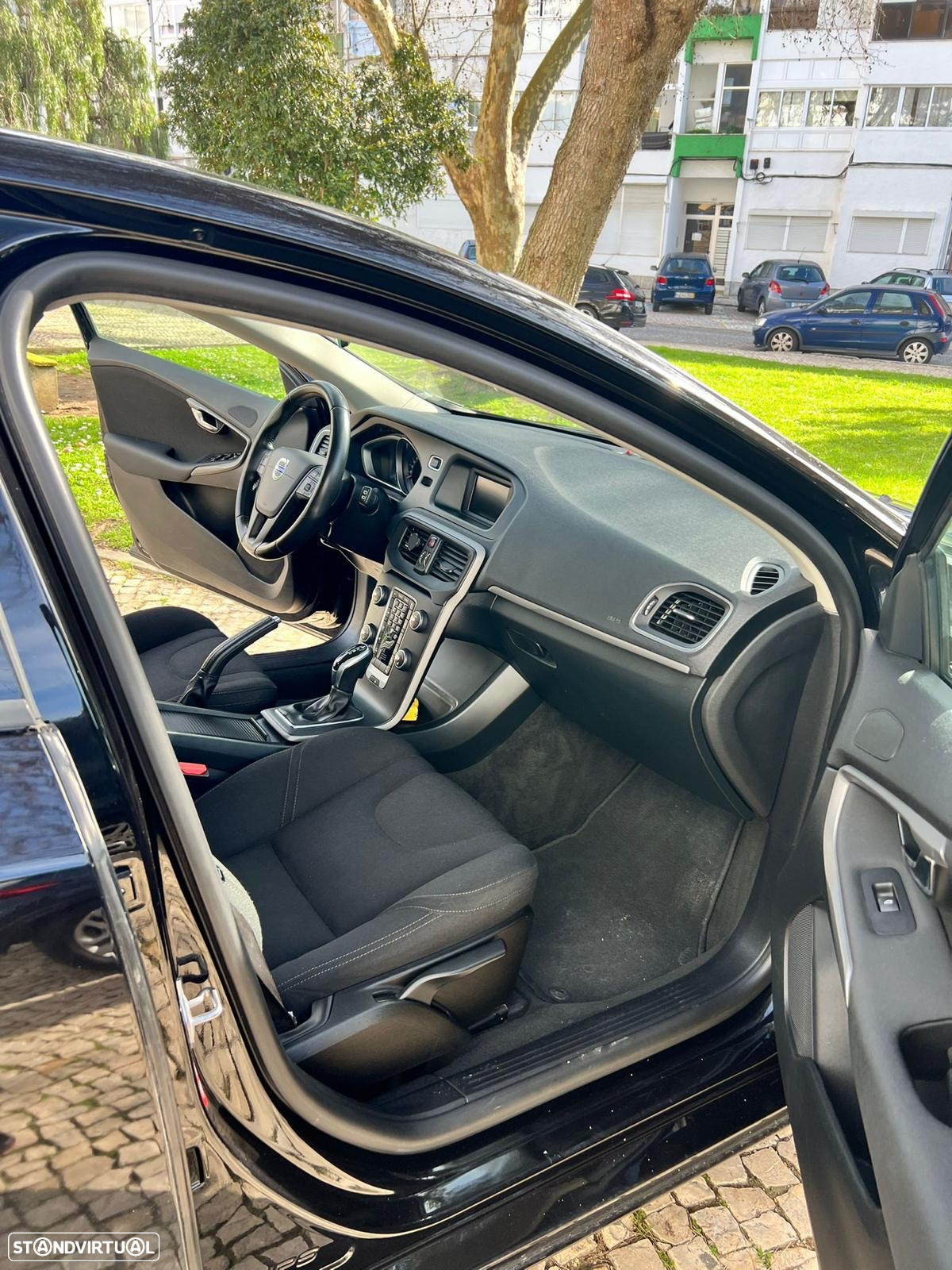Volvo V40 2.0 D2 Momentum Geartronic - 8