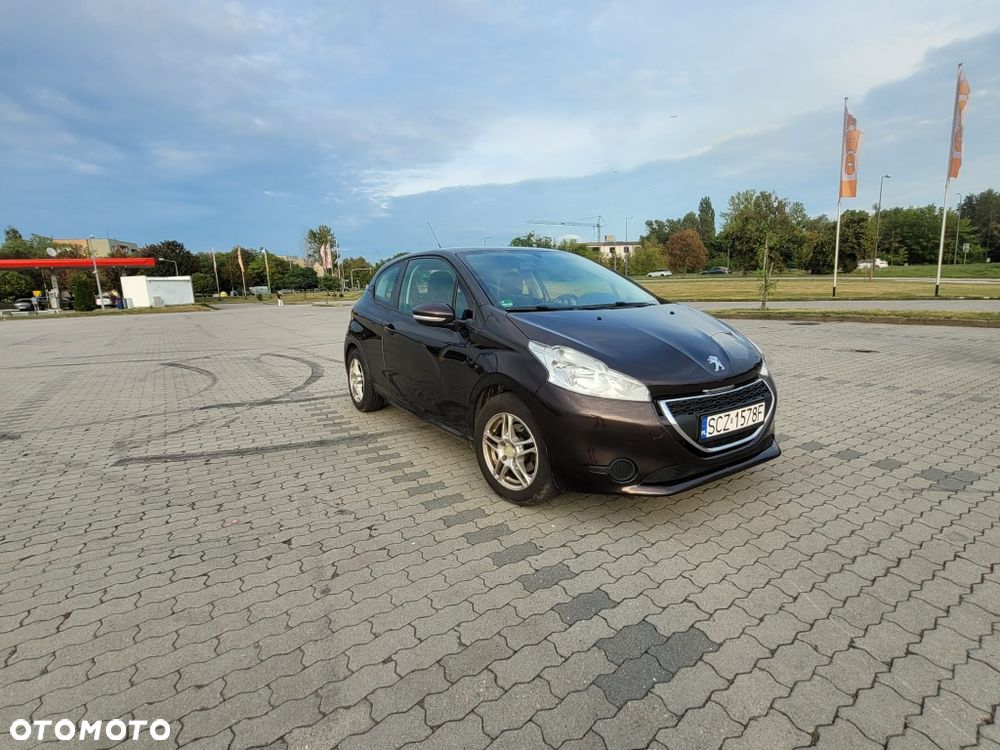 Peugeot 208 - 8