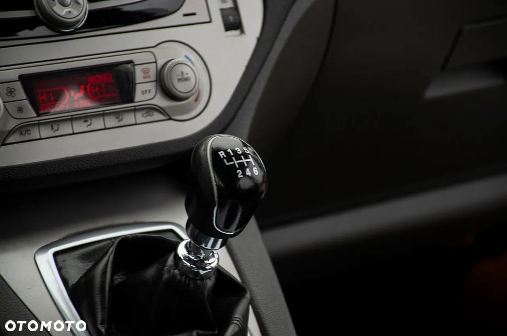 Ford Kuga - 24