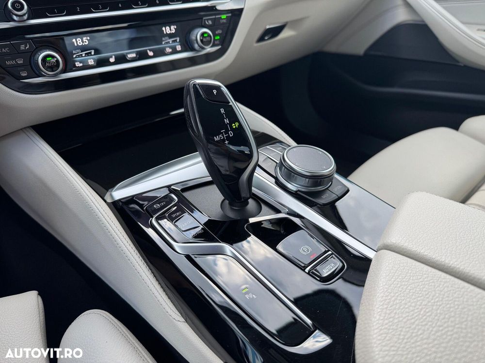 BMW Seria 5 530i xDrive Aut. Luxury Line - 12