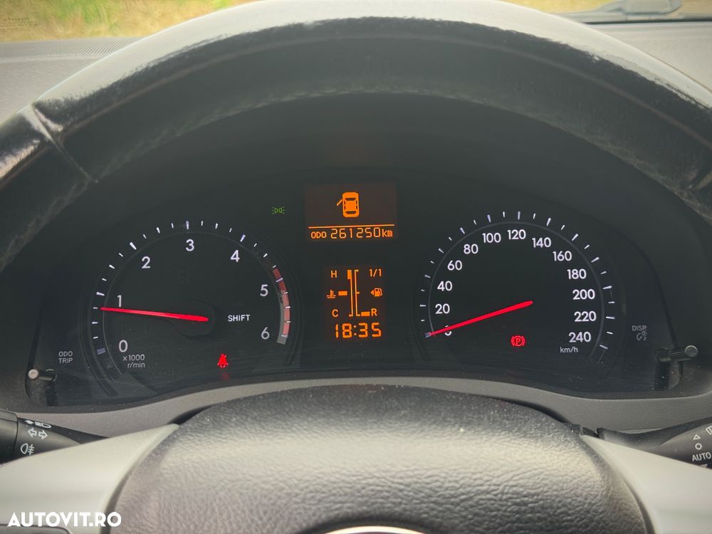 Toyota Avensis - 12