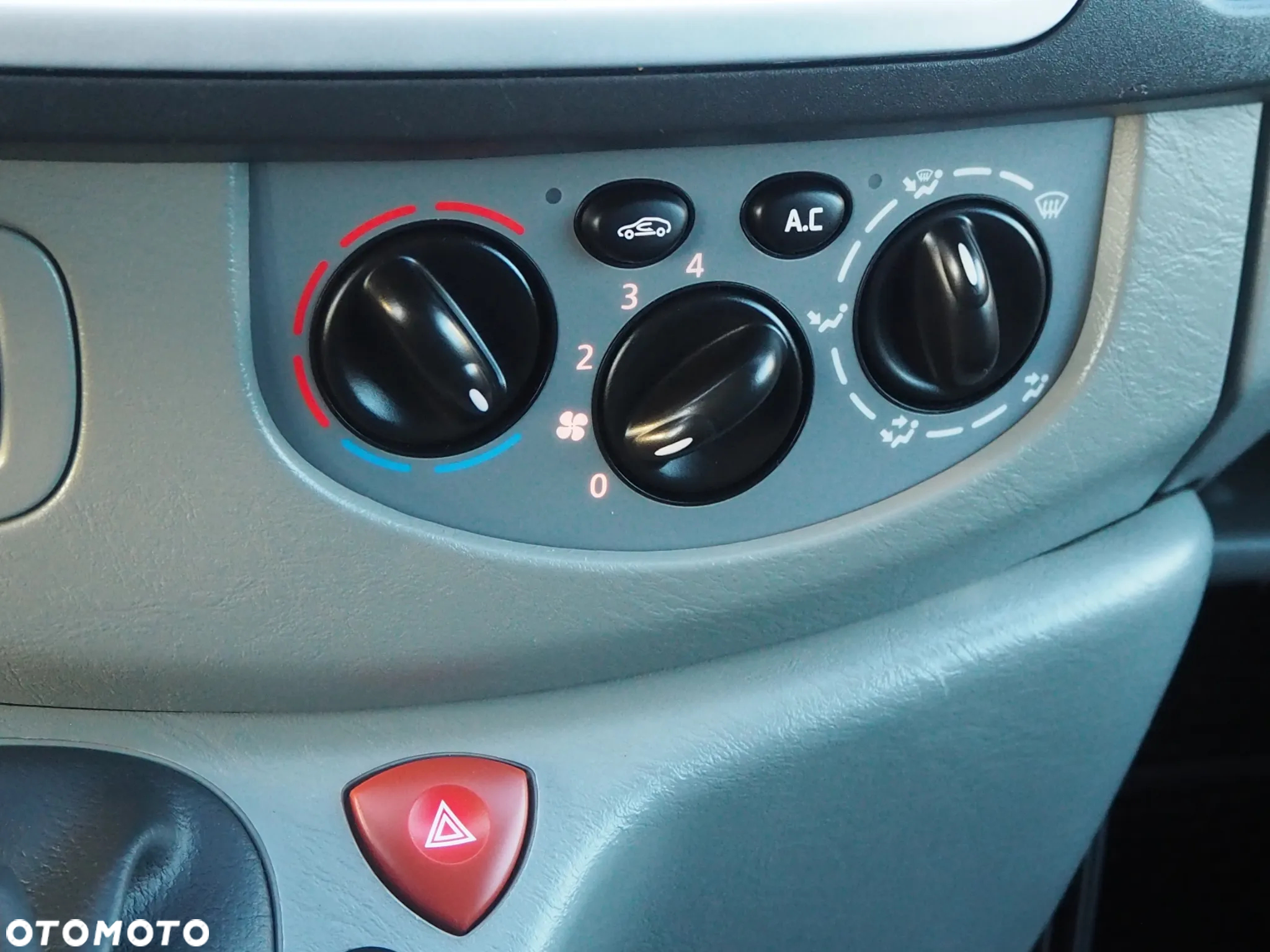 Opel Vivaro - 18