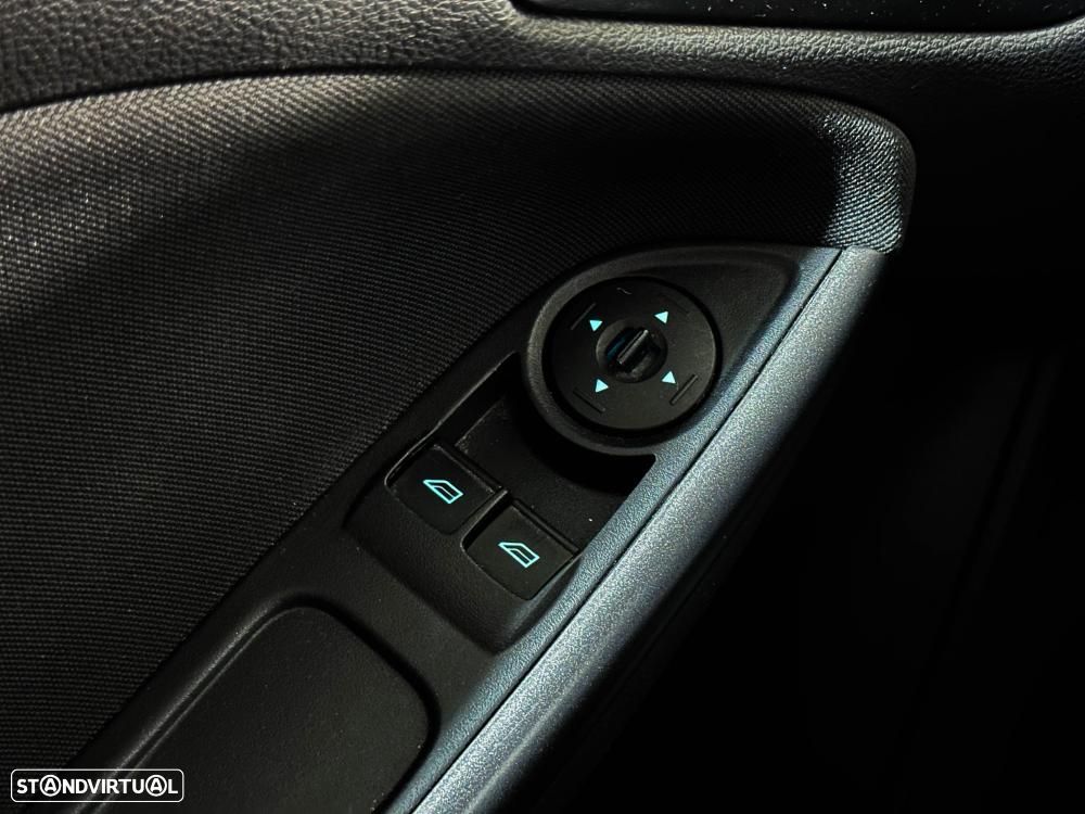 Ford Focus 1.6 TDCi Titanium — fotografia 46