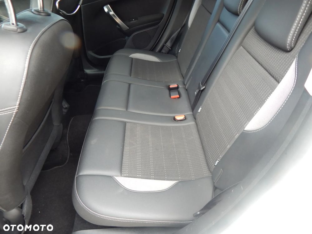 Peugeot 2008 1.2 Pure Tech GPF Allure S&S - 17