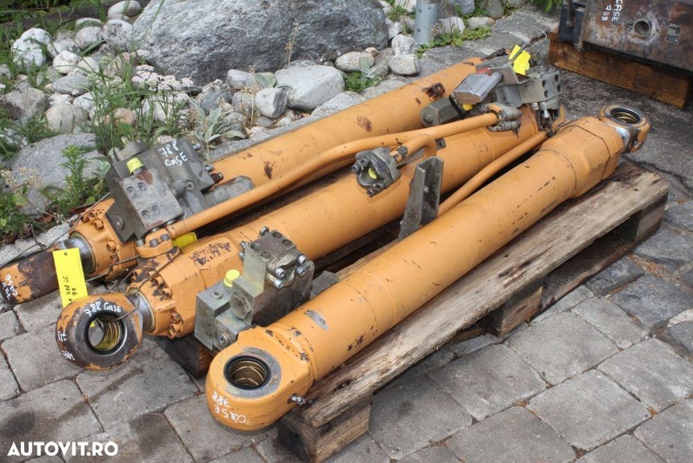 Cilindru hidraulic pentru excavator case 788 - 1
