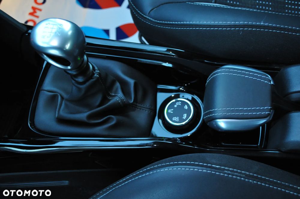 Peugeot 2008 1.2 Pure Tech GPF Allure S&S - 24