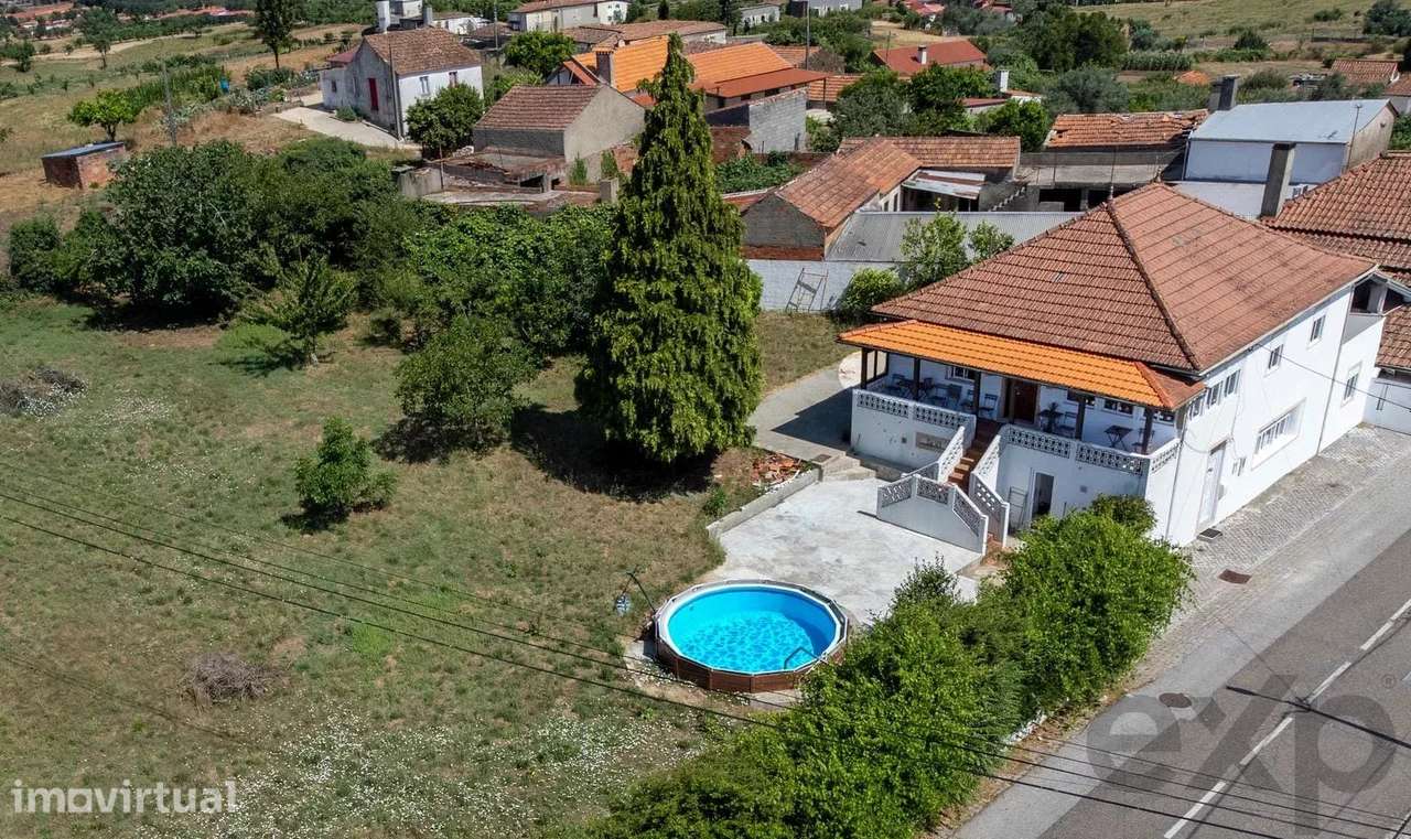 Bonita Moradia de Carácter com 2.730m² de Terreno no Centro de Portuga - Grande imagem: 2/32