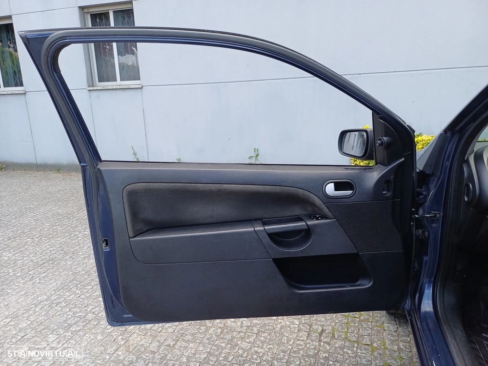 Ford FIESTA 1.4 TDCI VAN - 80 CV - POSSIBILIDADE DE CRÉDITO - 18