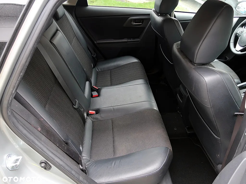 Toyota Auris 1.8 HSD Prestige - 11