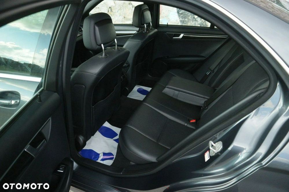 Mercedes-Benz Klasa C 350 BlueEff 4-Matic Avantgarde - 22