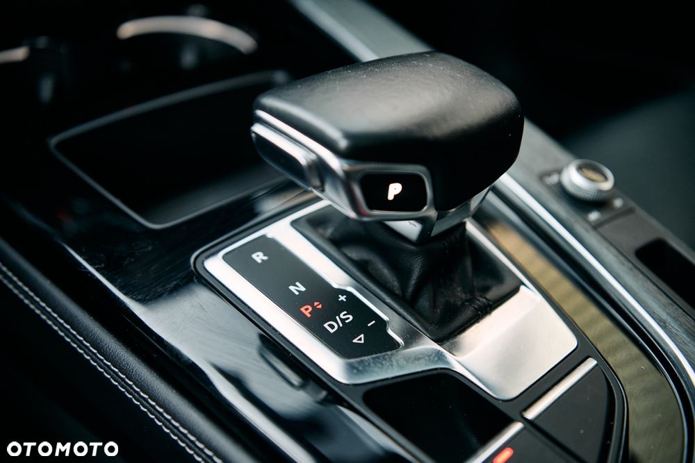 Audi A4 Limousine - 10