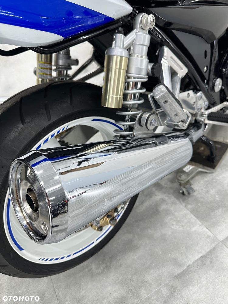 Suzuki GSX - 24