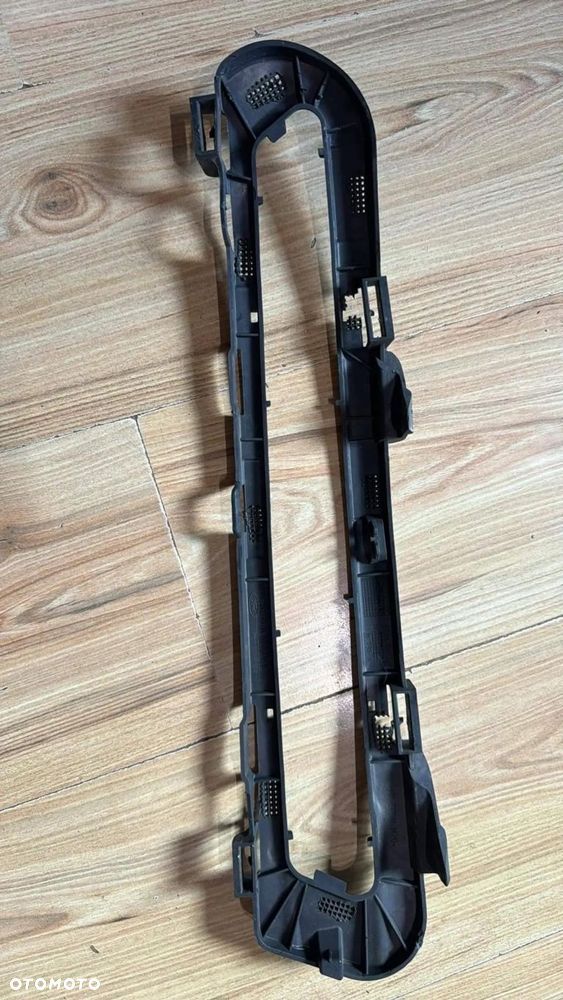 ramka halogenu prawy przód ford mondeo mk4 - 2