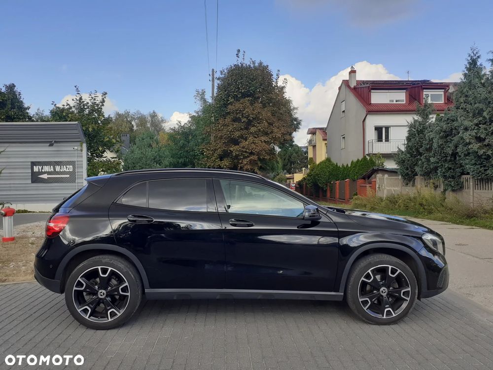 Mercedes-Benz GLA - 8