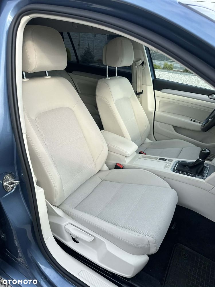 Volkswagen Passat 1.8 TSI BMT Comfortline - 25