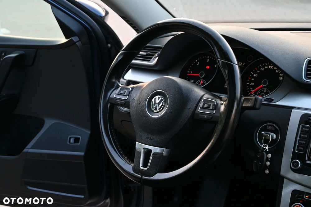 Volkswagen Passat 2.0 TDI DSG BlueMotion Technology Highline - 23