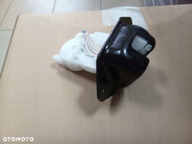 Nissan NOTE E11 ZAMEK KLAPY TYLNEJ TYŁ