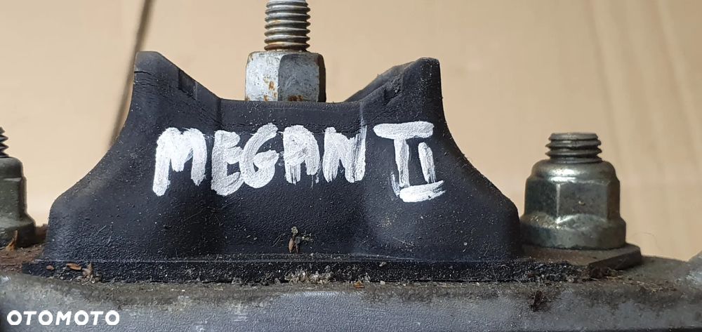 Łapa poduszka silnika Renault Megane II 1.9 DCI 8200209324 8200043084 - 7