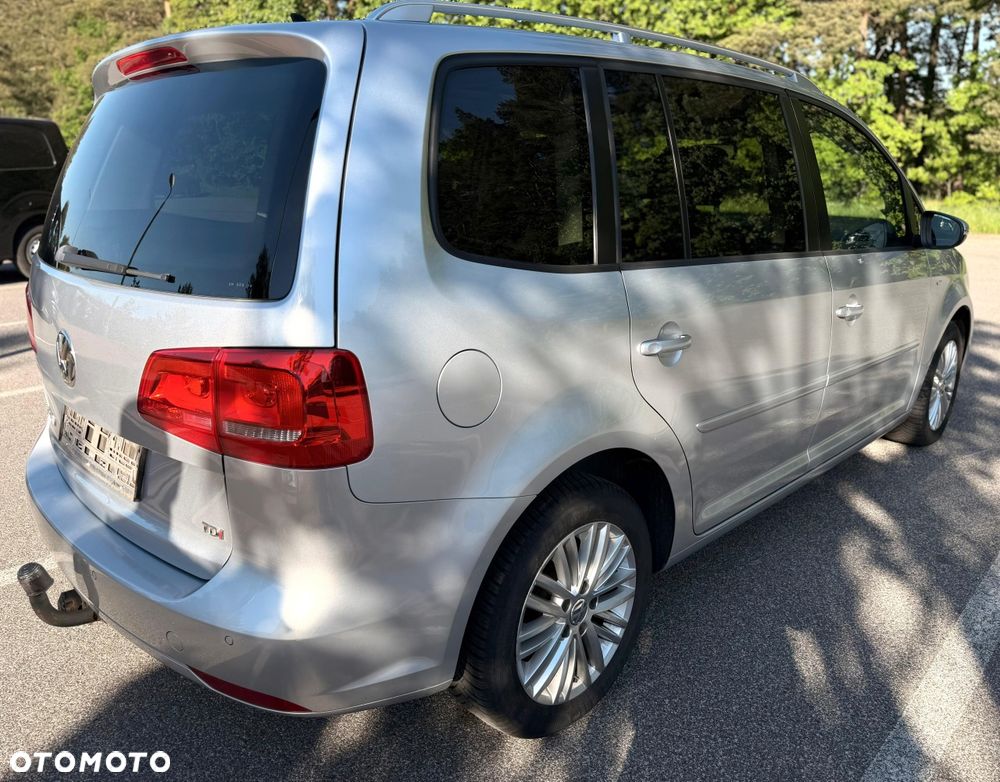 Volkswagen Touran - 4