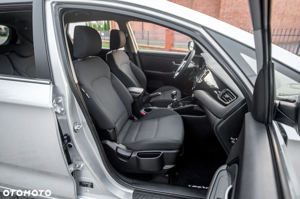 Kia Carens - 24