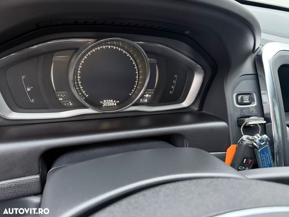 Volvo XC 60 D5 AWD Geartronic Kinetic - 9