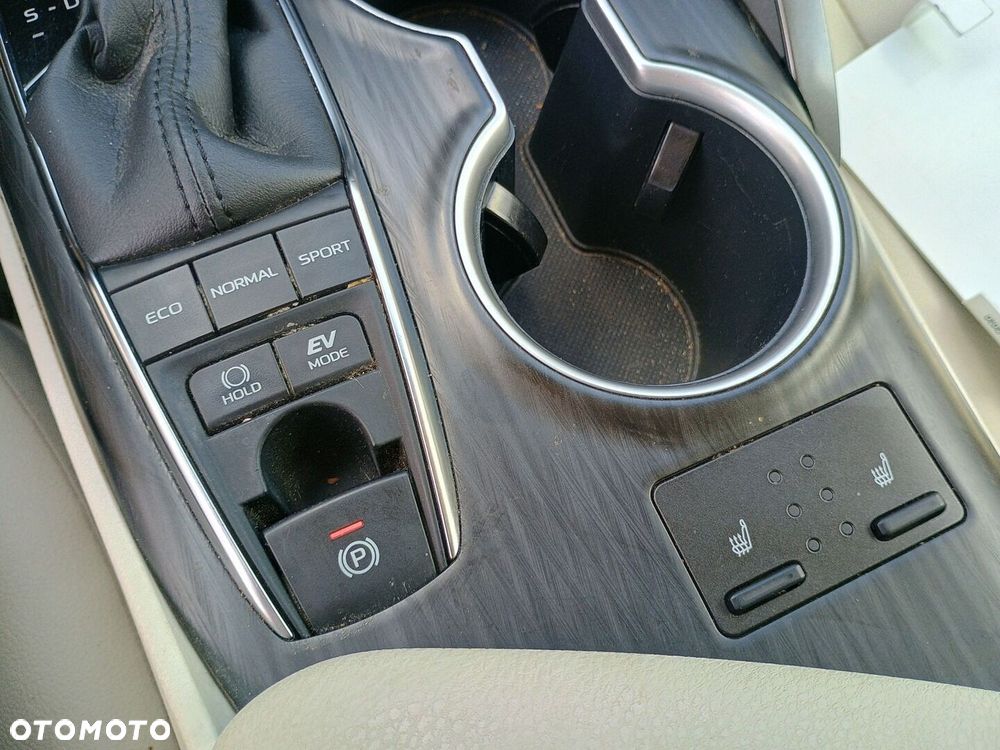 Toyota Camry 2.5 Hybrid Executive CVT - 21
