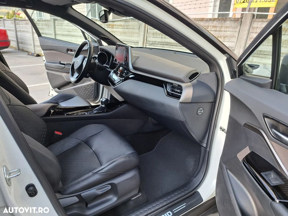 Toyota C-HR 2.0 HSD 184 CP 4x2 CVT Classy Bi-Tone - 14