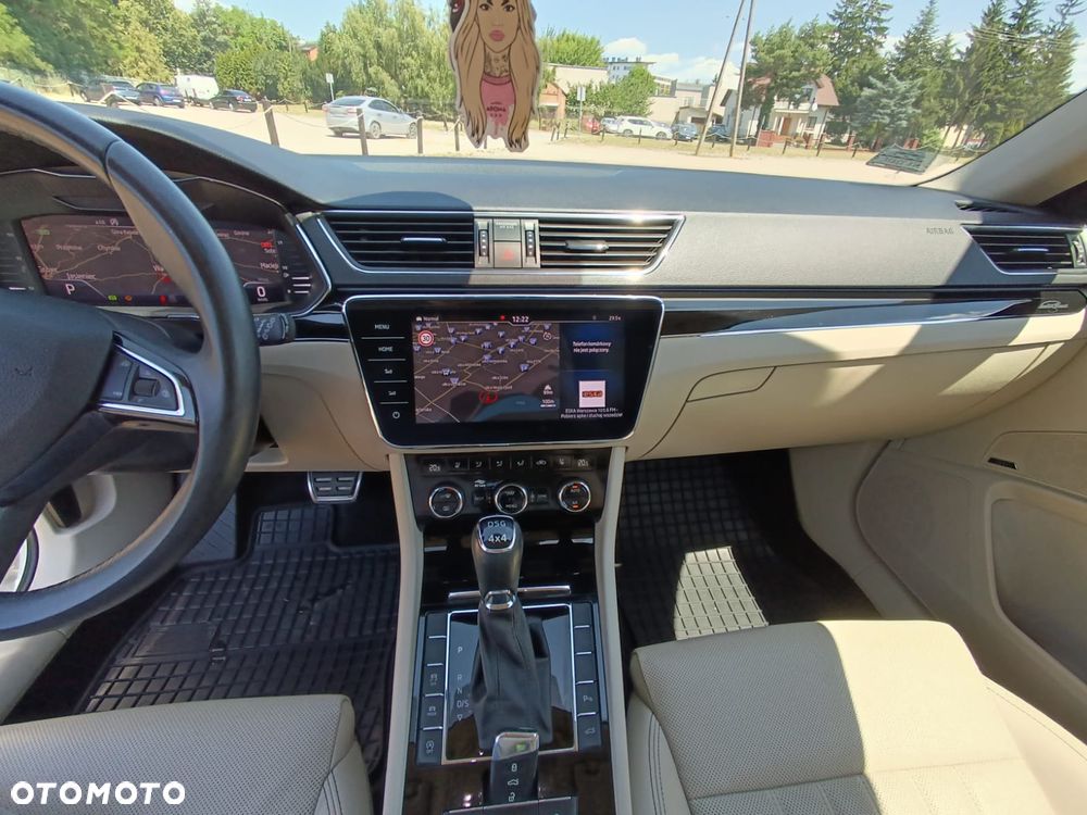 Skoda Superb 2.0 TDI SCR 4x4 L&K DSG - 9