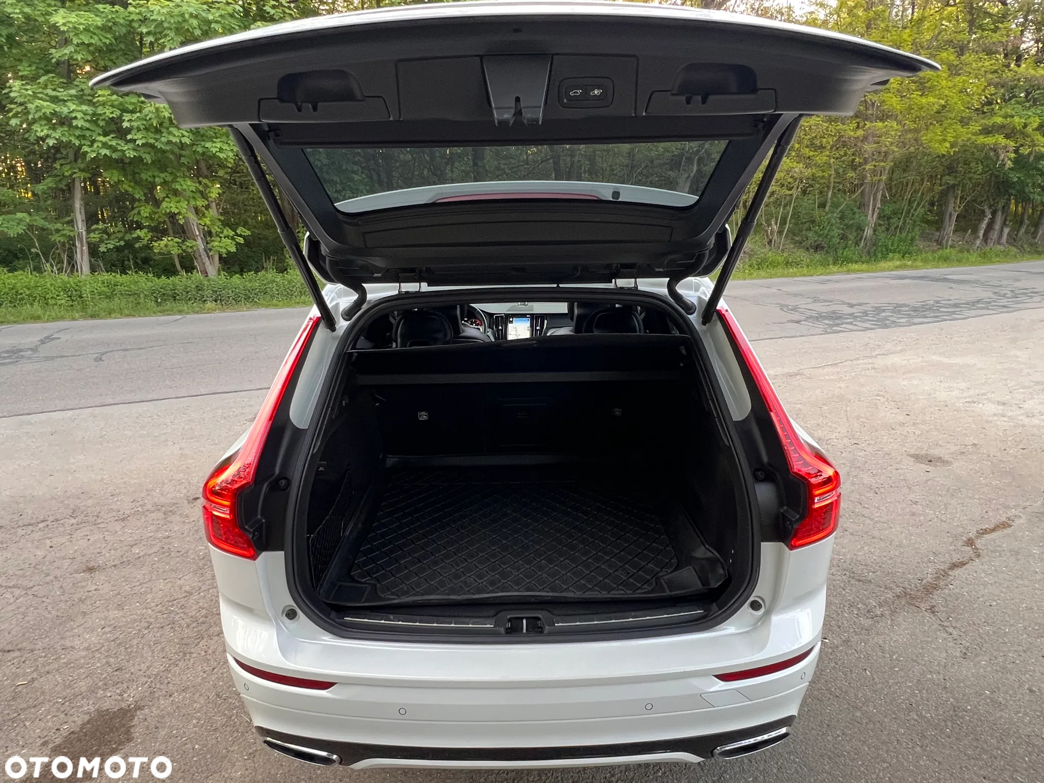 Volvo XC 60 D5 AWD R-Design - 39