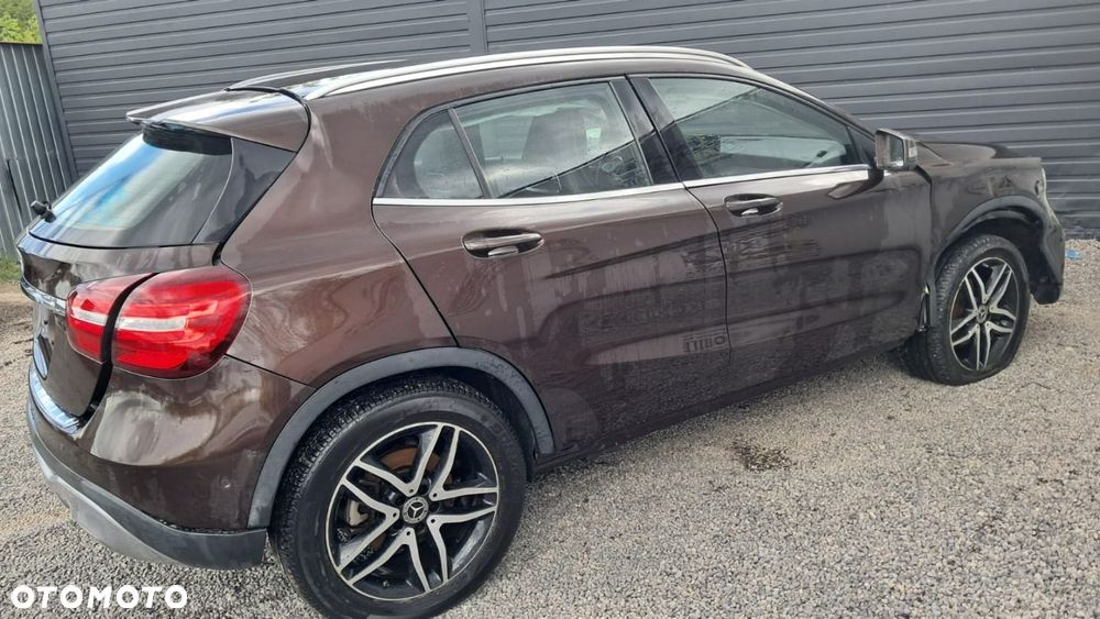Mercedes-Benz GLA - 15