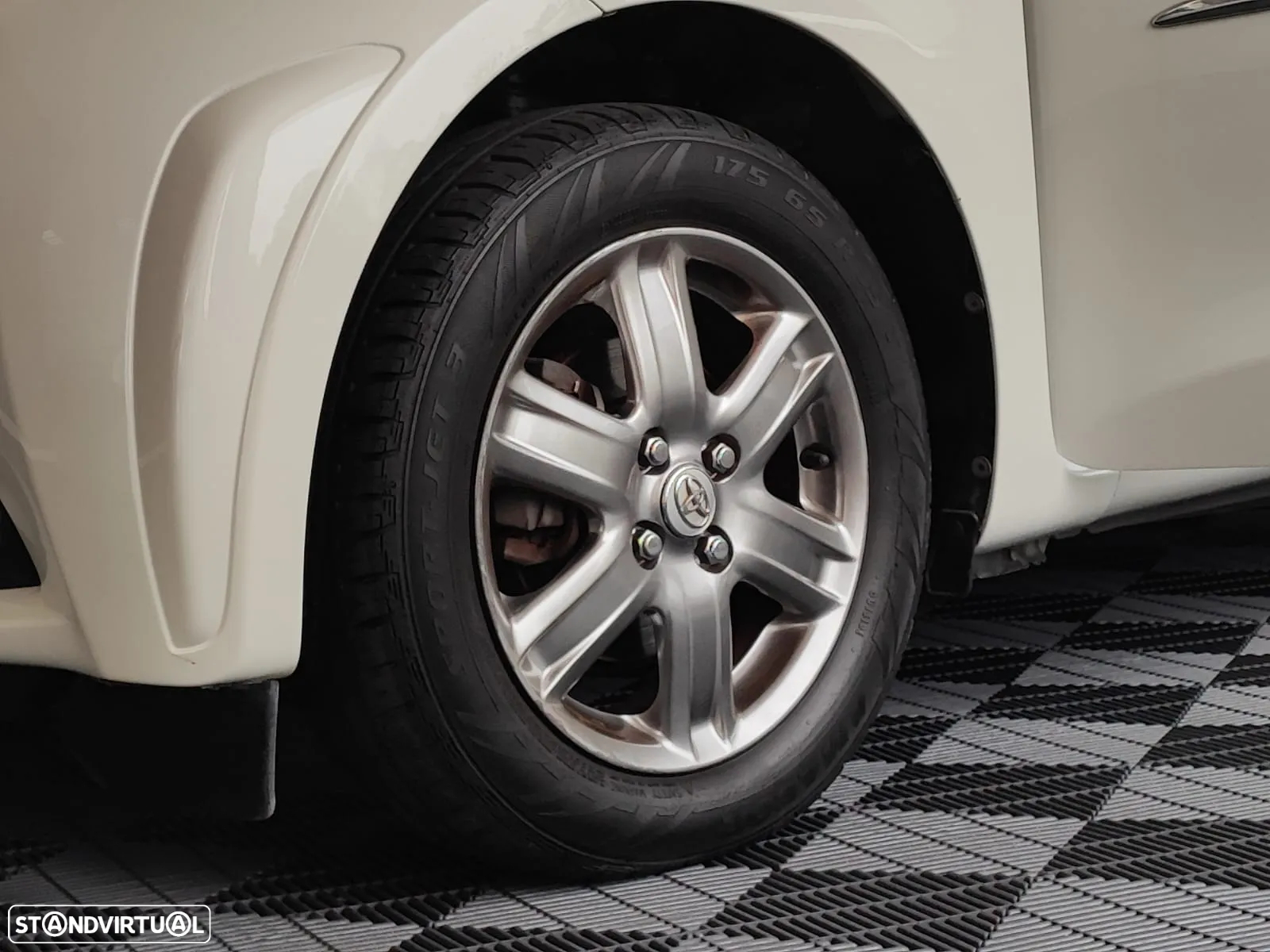 Toyota iQ 1.0 VVT-i 2 EP - 38