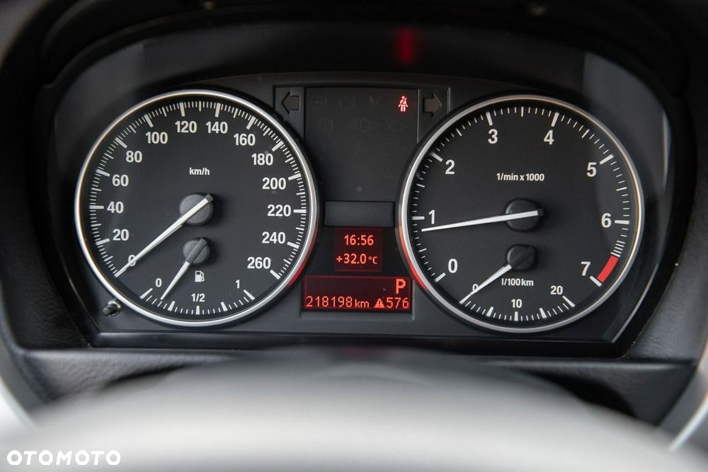 BMW Seria 3 318i Edition Exclusive - 28