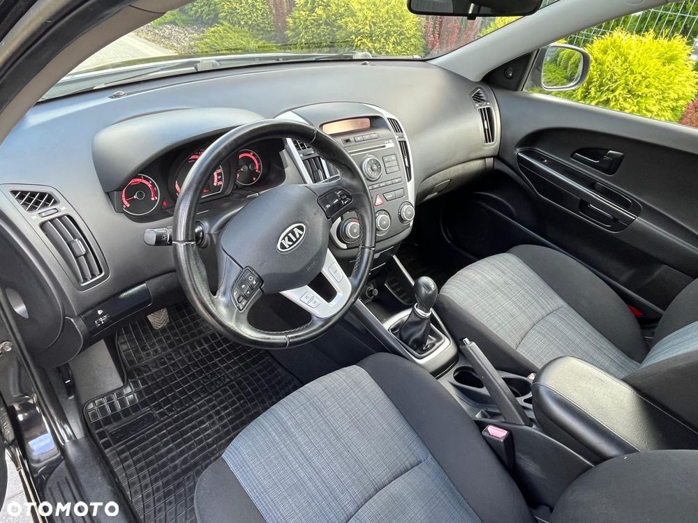Kia Ceed - 10