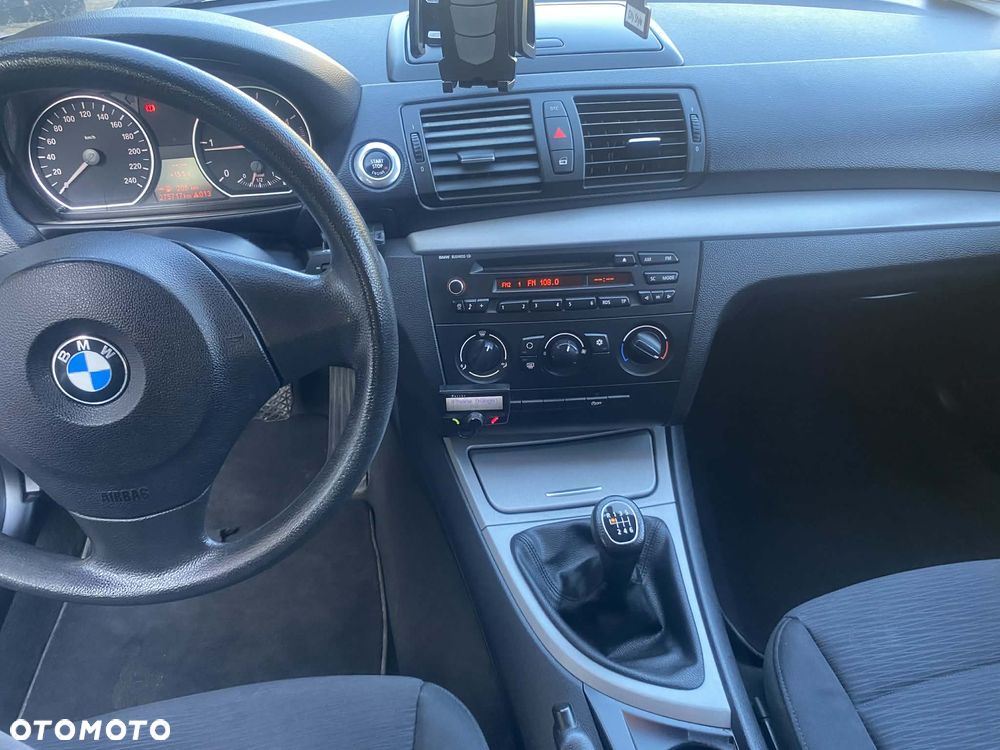 BMW Seria 1 118d DPF - 26