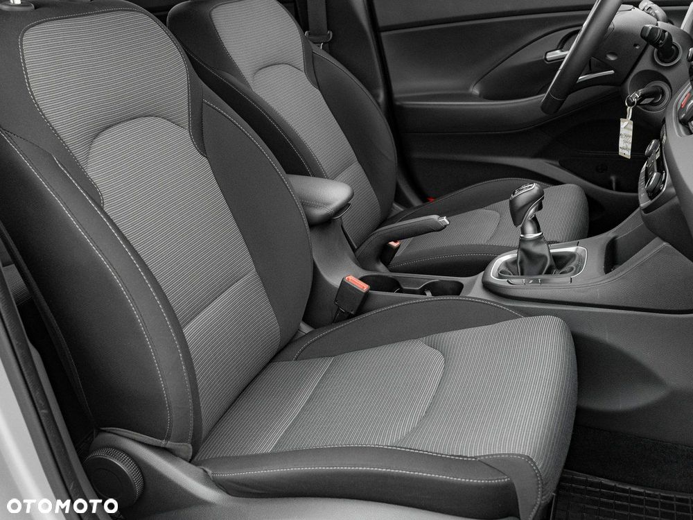 Hyundai i30 1.5 DPI Classic + - 31