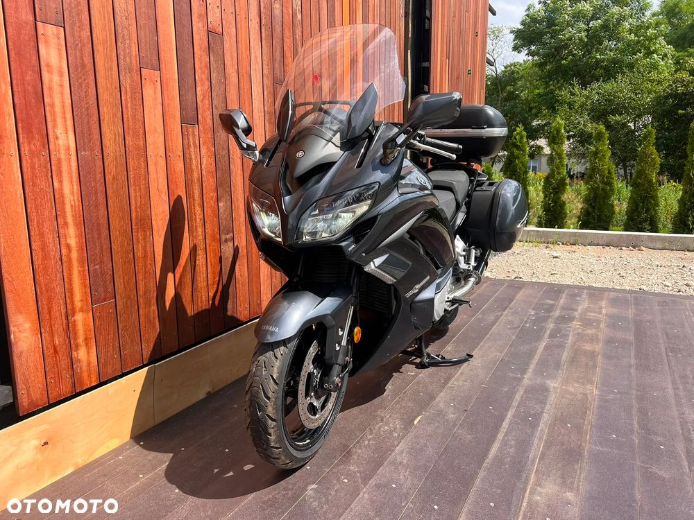 Yamaha FJR - 2