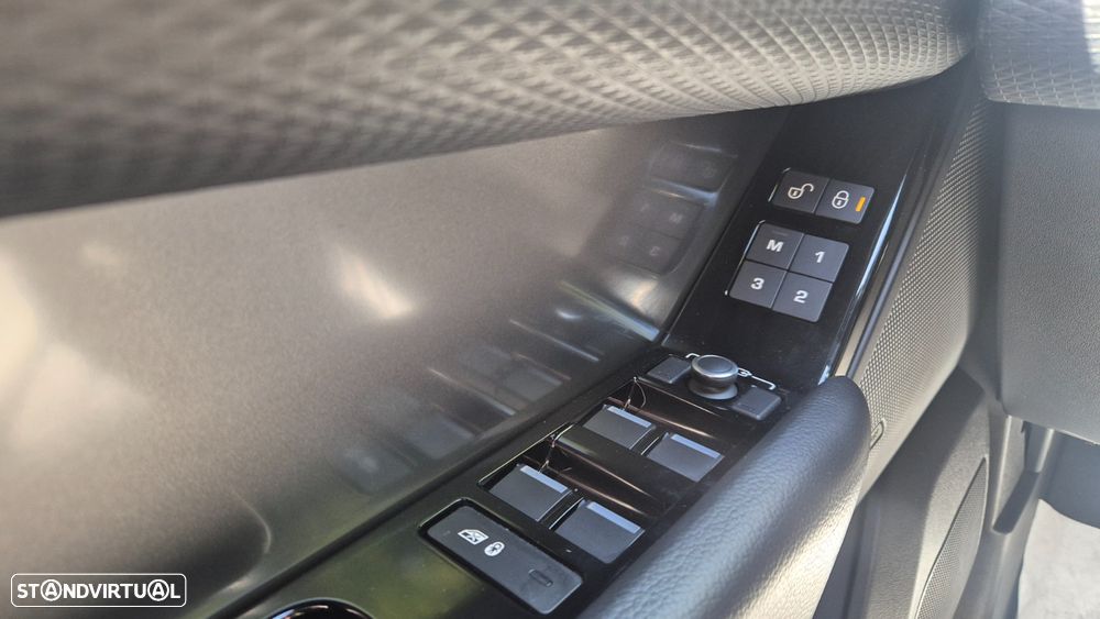 Land Rover Range Rover Velar 2.0d R-Dynamic - 33