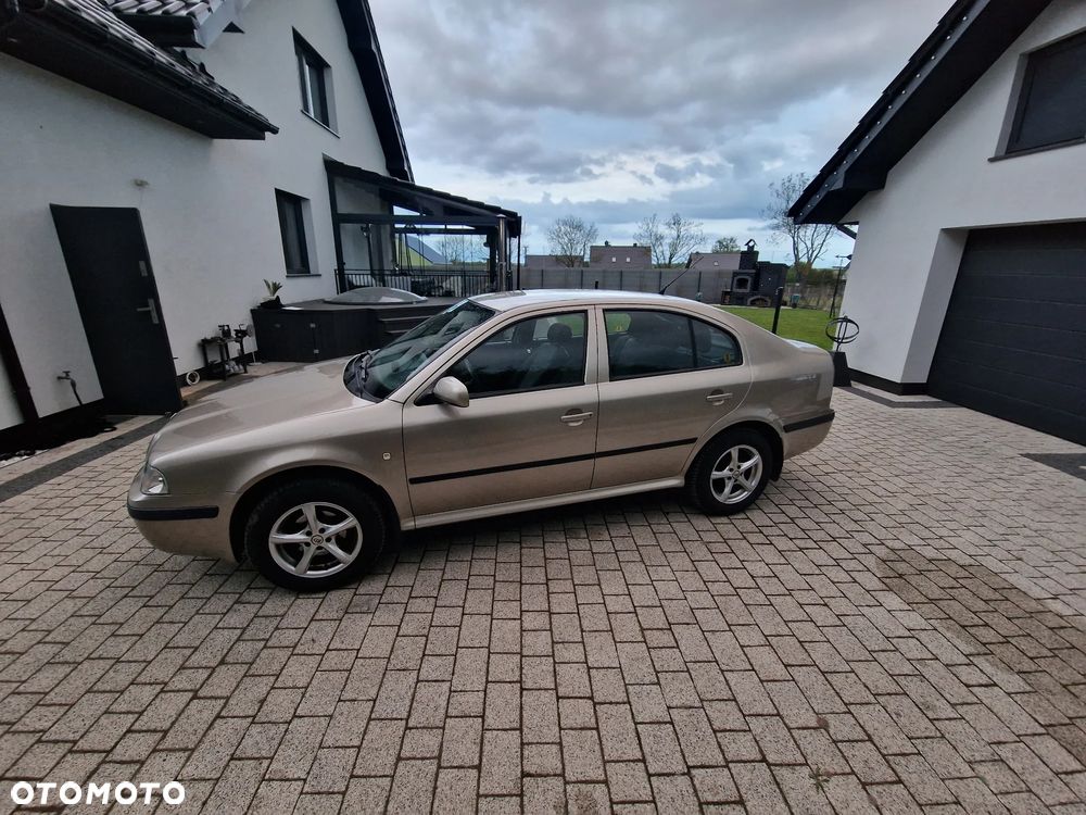Skoda Octavia 1.6 Tour - 3