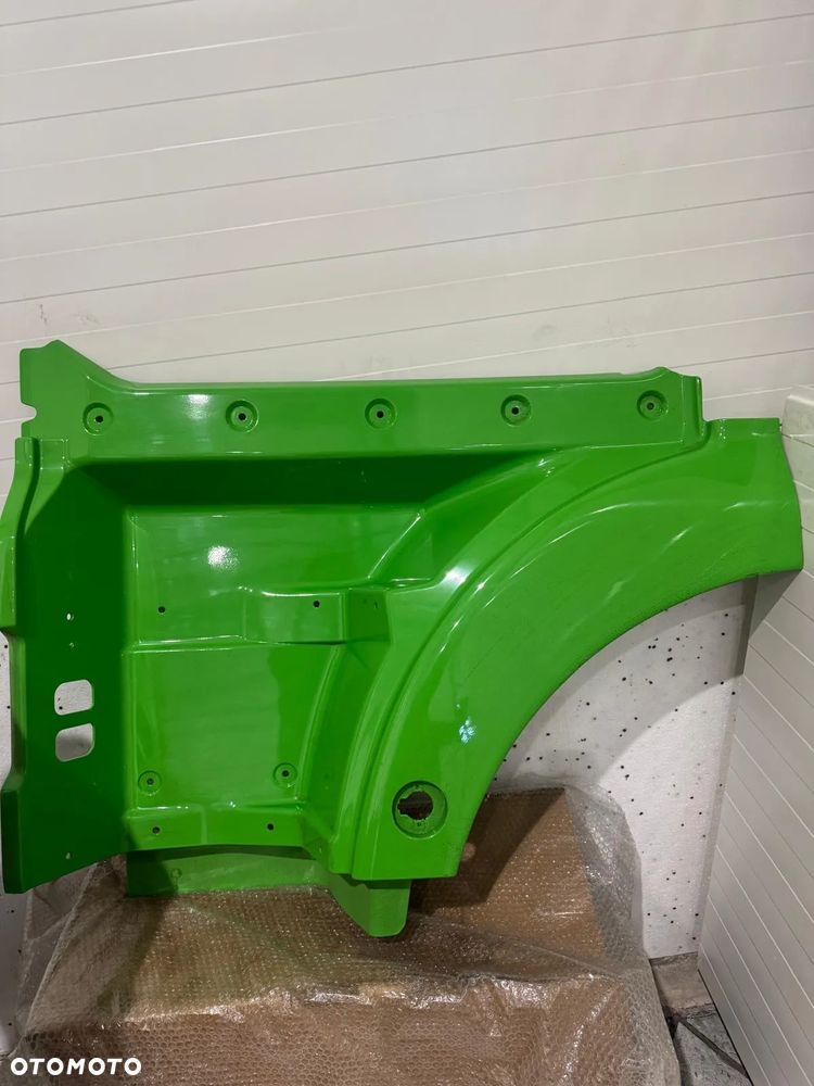 81.41010-0750 Stopień stopnica lewa Man TGX/TGS - 2