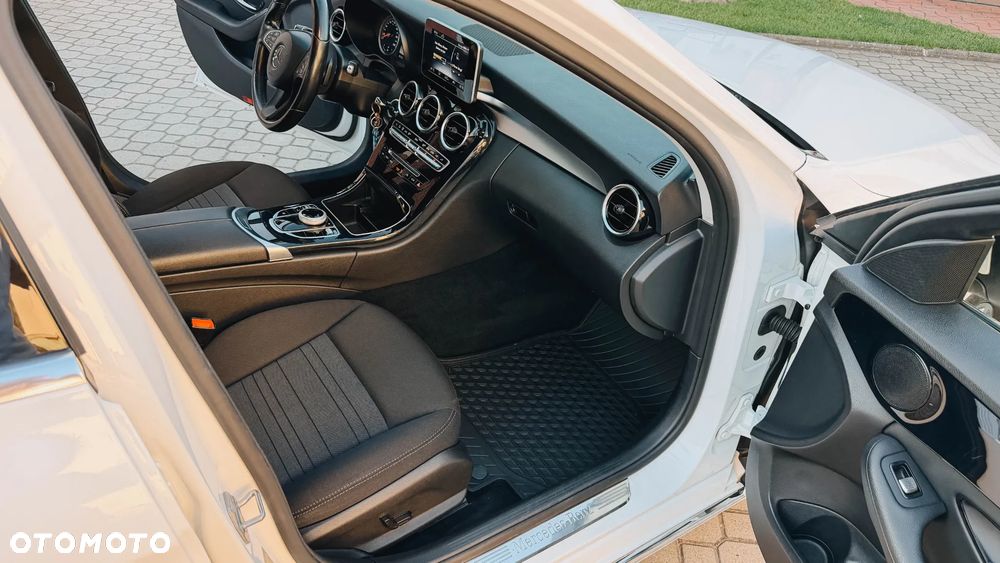 Mercedes-Benz Klasa C 200 4-Matic 7G-TRONIC - 25