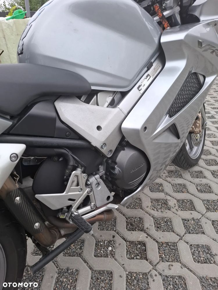 Honda VFR - 19