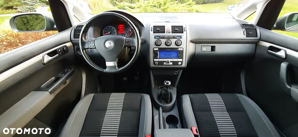 Volkswagen Touran - 30